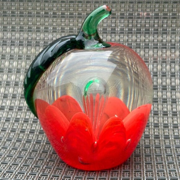 Maude & Bob St Clair Art Glass Paperweight Apple 1980 - Picture 1 of 9